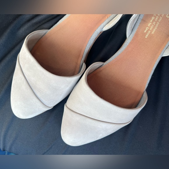 Womens TOMS grey silver pointed toe flat shoes - Picture 2 of 4